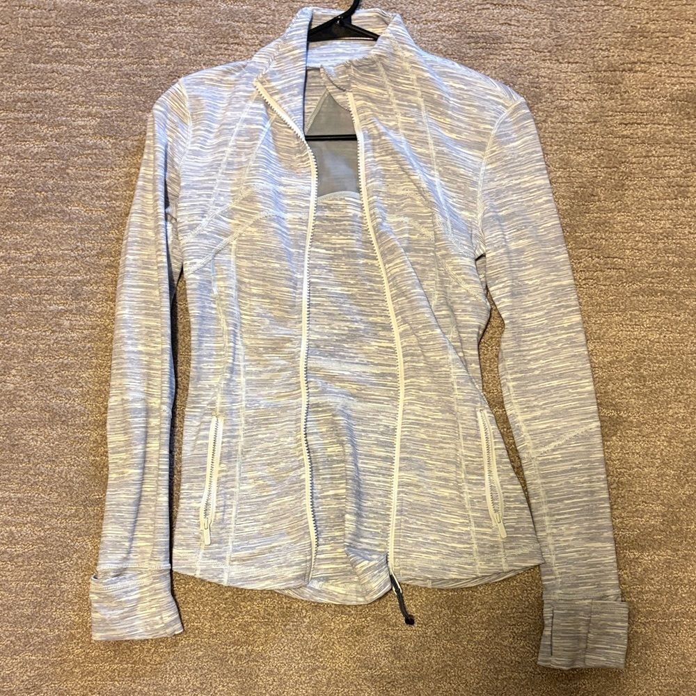 Lululemon Wee Are From Space Sheer Blue Chambray Define Size
4.  NWOT
